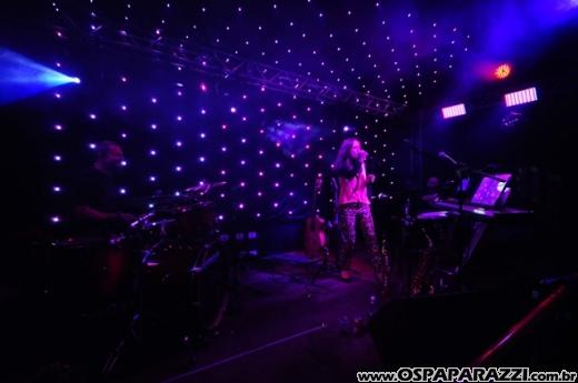Drum'n Bossa no palco do Anexo com Fernanda Porto