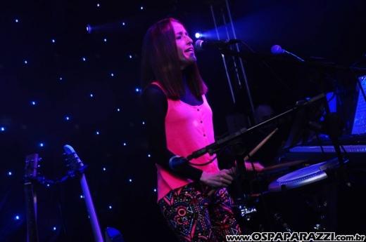 Drum'n Bossa no palco do Anexo com Fernanda Porto