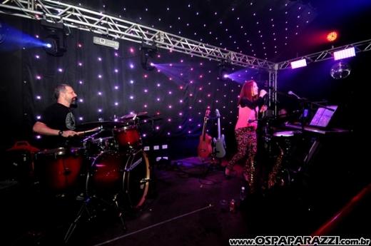 Drum'n Bossa no palco do Anexo com Fernanda Porto