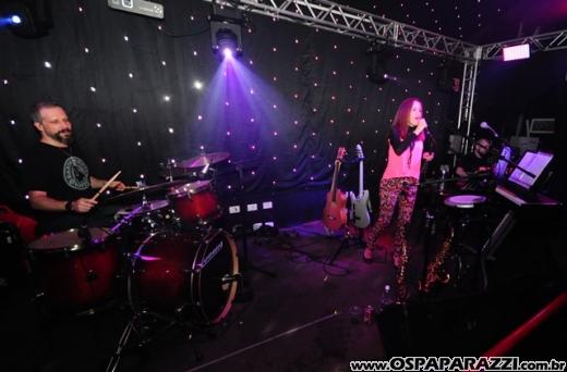 Drum'n Bossa no palco do Anexo com Fernanda Porto