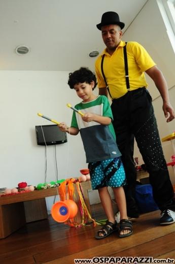 Bicho Papão promove oficina de circo para seus clientes mirins