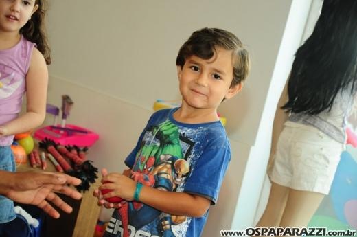 Bicho Papão promove oficina de circo para seus clientes mirins