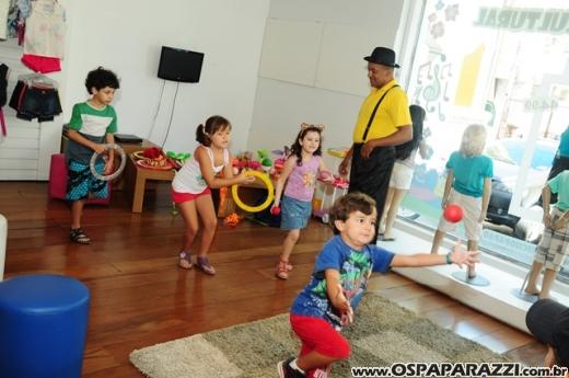 Bicho Papão promove oficina de circo para seus clientes mirins