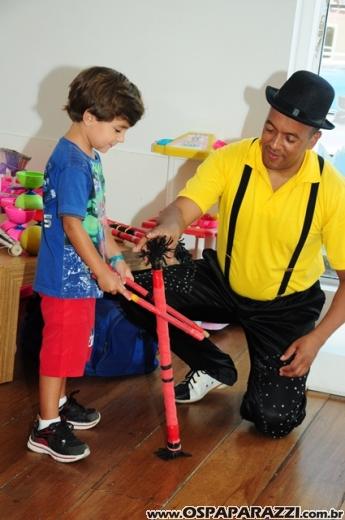 Bicho Papão promove oficina de circo para seus clientes mirins