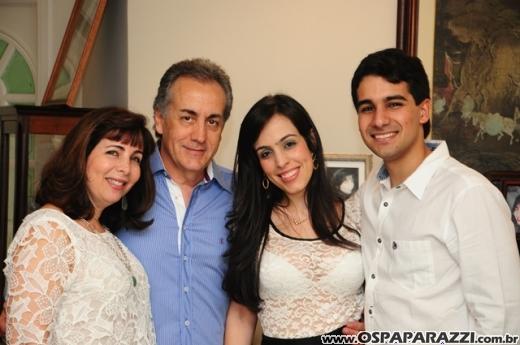 Juliana Máximo comemora aniversário no fim de semana