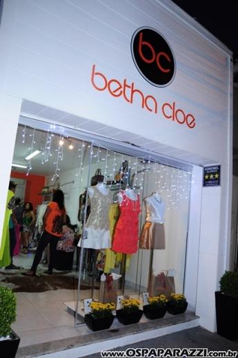 Betha Cloe convida para Coquetel de Natal com maquiador