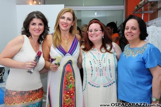 Betha Cloe convida para Coquetel de Natal com maquiador