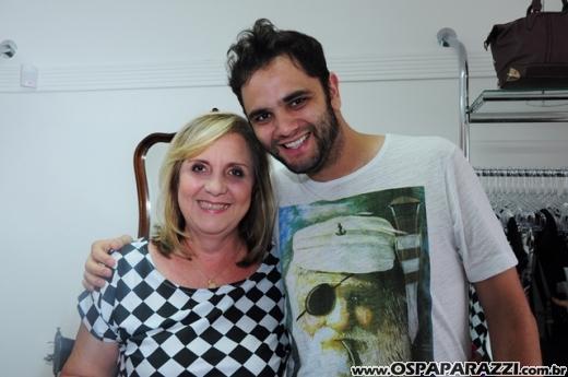 Betha Cloe convida para Coquetel de Natal com maquiador