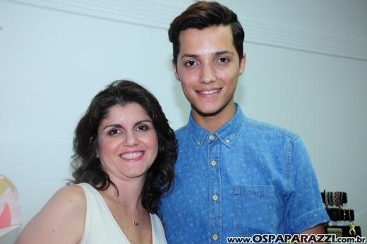 Betha Cloe convida para Coquetel de Natal com maquiador