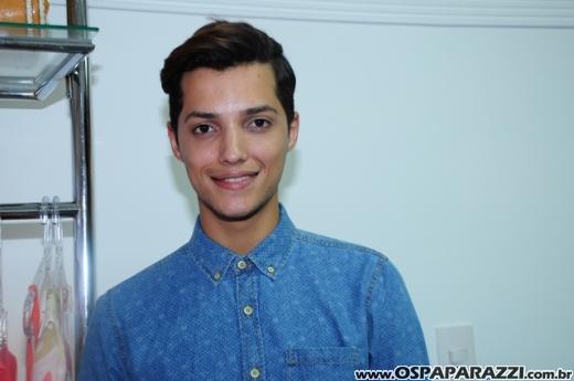 Betha Cloe convida para Coquetel de Natal com maquiador