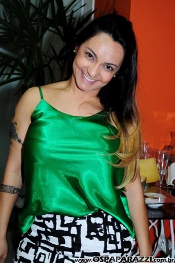 Betha Cloe convida para Coquetel de Natal com maquiador
