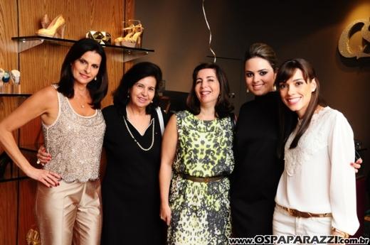 Andrea, Cris e Mari comemoram aniversário com festa diferente