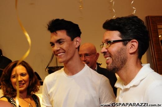Andrea, Cris e Mari comemoram aniversário com festa diferente