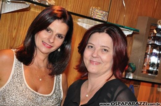Andrea, Cris e Mari comemoram aniversário com festa diferente