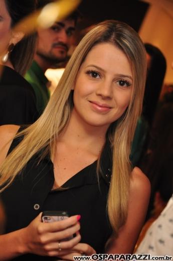 Andrea, Cris e Mari comemoram aniversário com festa diferente