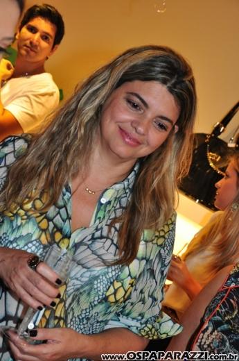 Andrea, Cris e Mari comemoram aniversário com festa diferente
