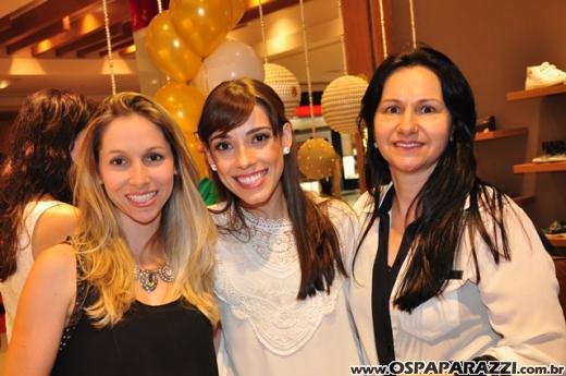 Andrea, Cris e Mari comemoram aniversário com festa diferente