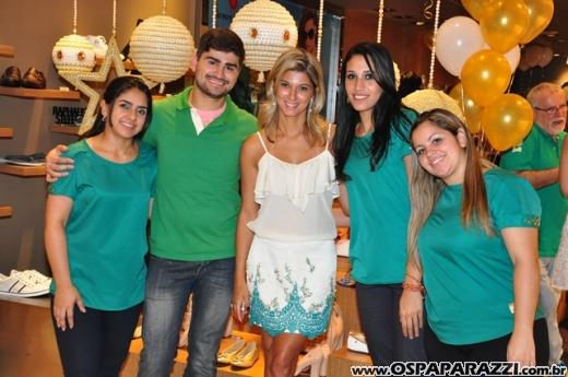 Andrea, Cris e Mari comemoram aniversário com festa diferente