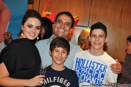 Andrea, Cris e Mari comemoram aniversário com festa diferente