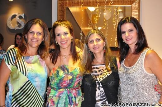 Andrea, Cris e Mari comemoram aniversário com festa diferente