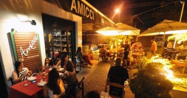 Convidados saborearam os melhores rótulos com trilha sonora aconchegante em São José dos Campos - SP