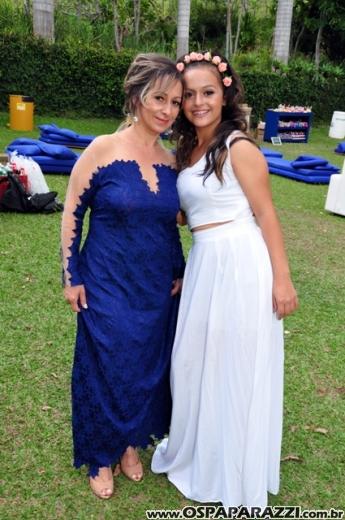 Alicia Moreira Nunes comemora 15 anos no Recanto do Valle