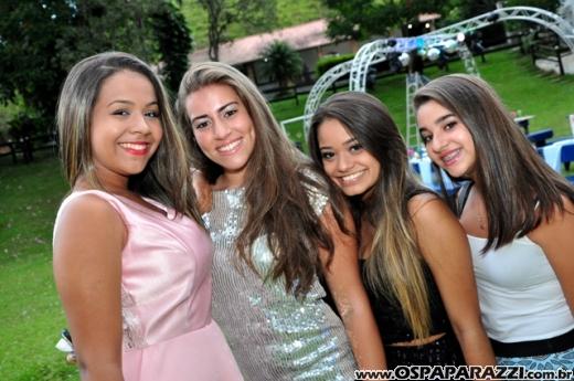 Alicia Moreira Nunes comemora 15 anos no Recanto do Valle