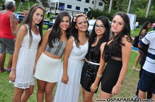 Alicia Moreira Nunes comemora 15 anos no Recanto do Valle