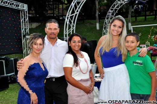 Alicia Moreira Nunes comemora 15 anos no Recanto do Valle