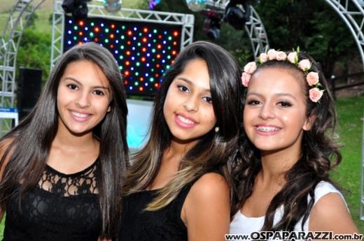 Alicia Moreira Nunes comemora 15 anos no Recanto do Valle