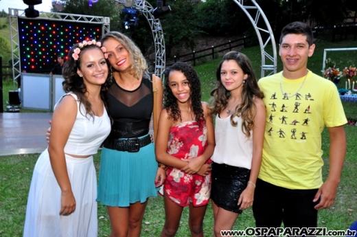 Alicia Moreira Nunes comemora 15 anos no Recanto do Valle