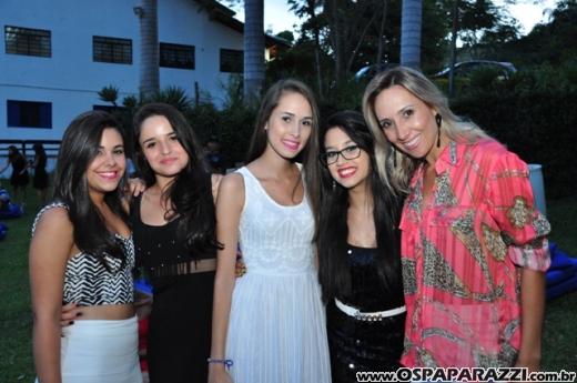 Alicia Moreira Nunes comemora 15 anos no Recanto do Valle