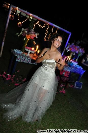 Alicia Moreira Nunes comemora 15 anos no Recanto do Valle