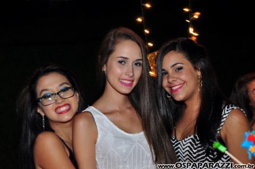 Alicia Moreira Nunes comemora 15 anos no Recanto do Valle