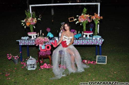 Alicia Moreira Nunes comemora 15 anos no Recanto do Valle