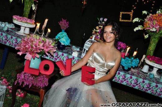 Alicia Moreira Nunes comemora 15 anos no Recanto do Valle