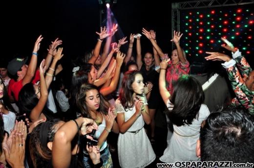 Alicia Moreira Nunes comemora 15 anos no Recanto do Valle