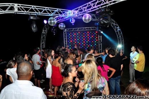 Alicia Moreira Nunes comemora 15 anos no Recanto do Valle