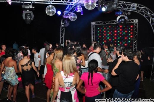 Alicia Moreira Nunes comemora 15 anos no Recanto do Valle