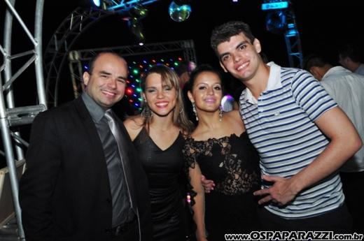 Alicia Moreira Nunes comemora 15 anos no Recanto do Valle