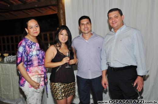 Fabrício Máximo canta parabéns em festa no Urbanova