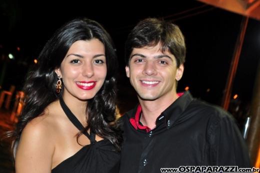 Fabrício Máximo canta parabéns em festa no Urbanova