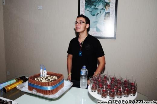 Marcelo Junior festeja 18 anos com big festa na Number Two