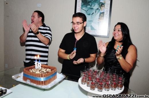 Marcelo Junior festeja 18 anos com big festa na Number Two
