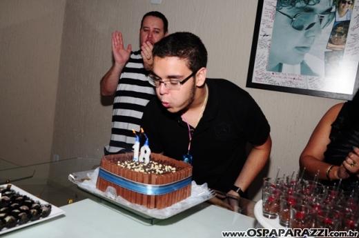Marcelo Junior festeja 18 anos com big festa na Number Two