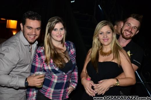 Leo Rodriguez faz Selfie com fãs na Estância Nativa Sertaneja