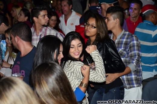 Leo Rodriguez faz Selfie com fãs na Estância Nativa Sertaneja
