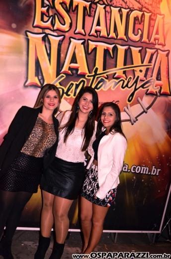 Leo Rodriguez faz Selfie com fãs na Estância Nativa Sertaneja
