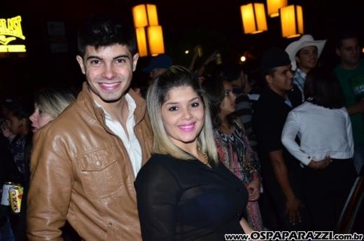 Leo Rodriguez faz Selfie com fãs na Estância Nativa Sertaneja