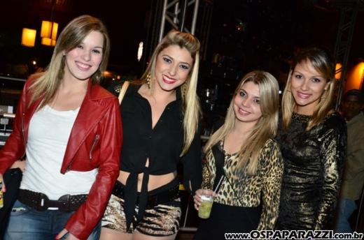 Leo Rodriguez faz Selfie com fãs na Estância Nativa Sertaneja